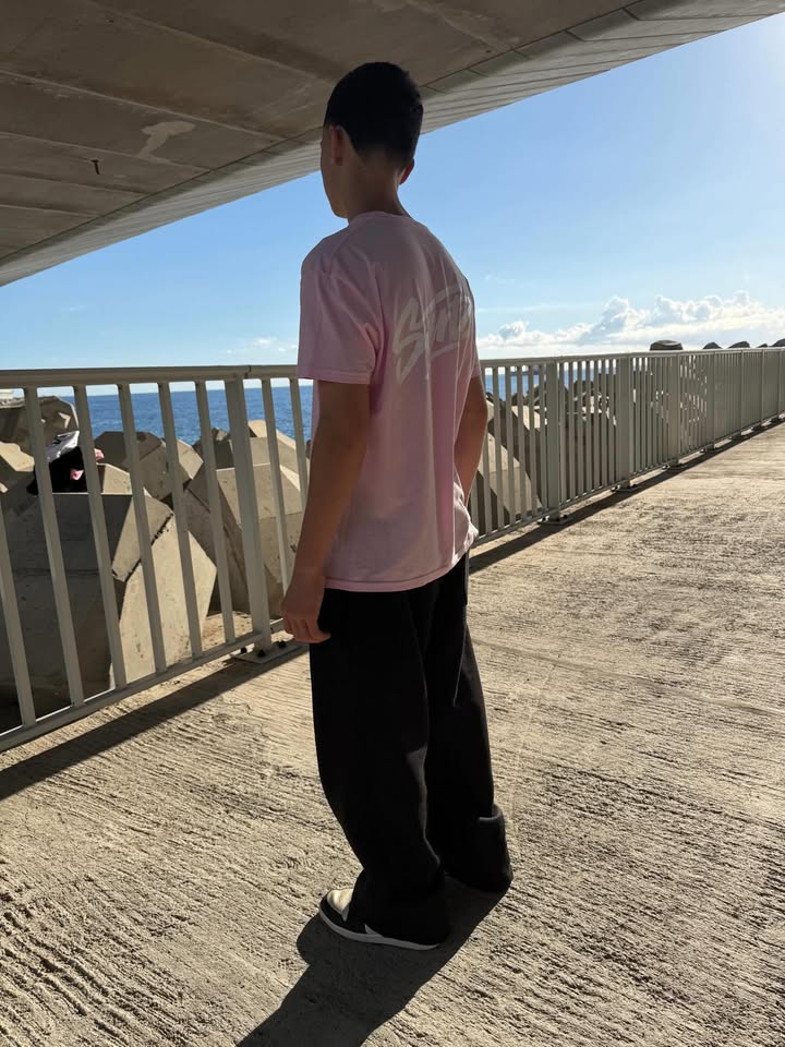 Jogging Basics Noir Logo Fuschia